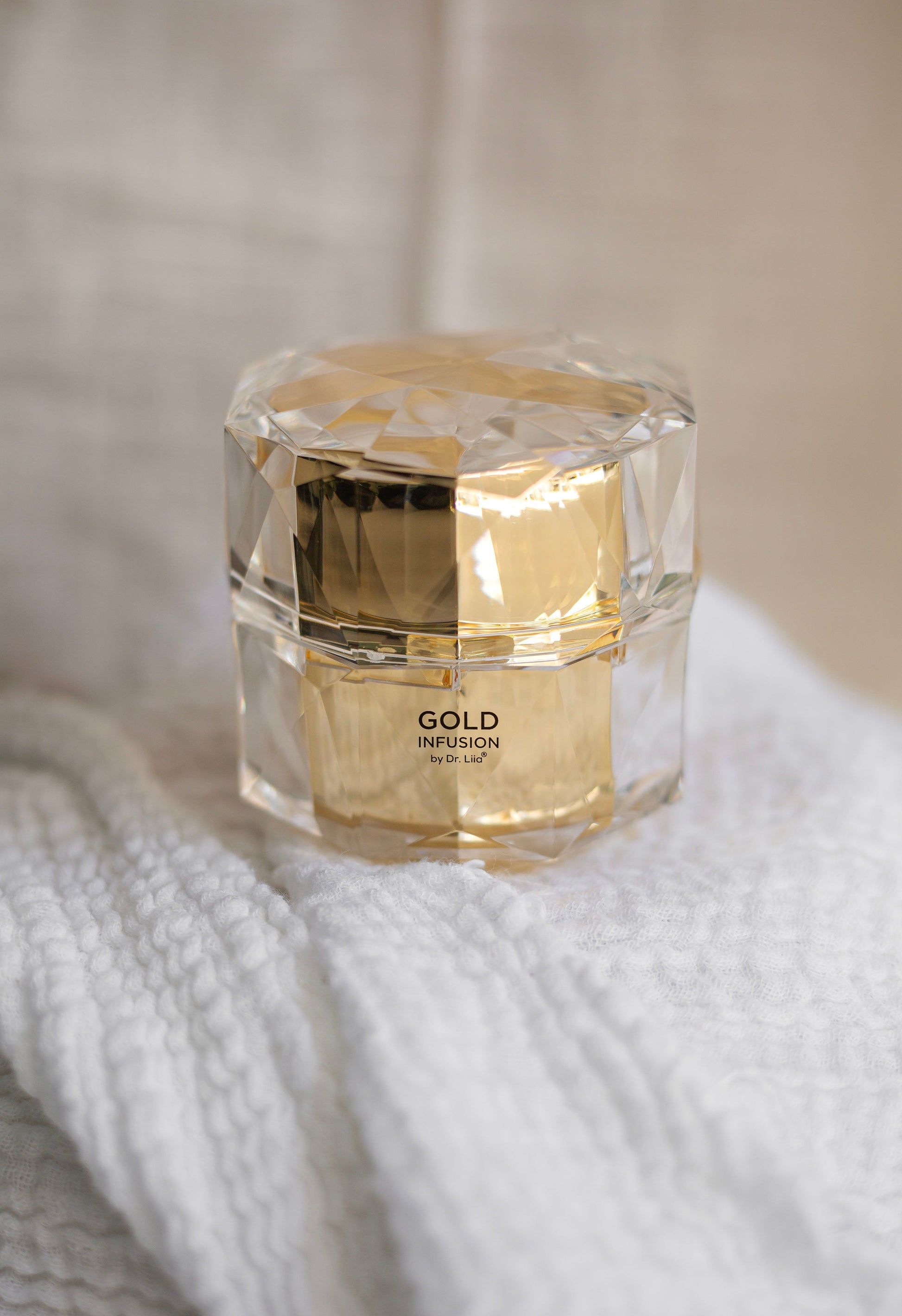 Gold Peptide Moisturizer with Niacinamide and Ceramide - Concordia Style Boutique
