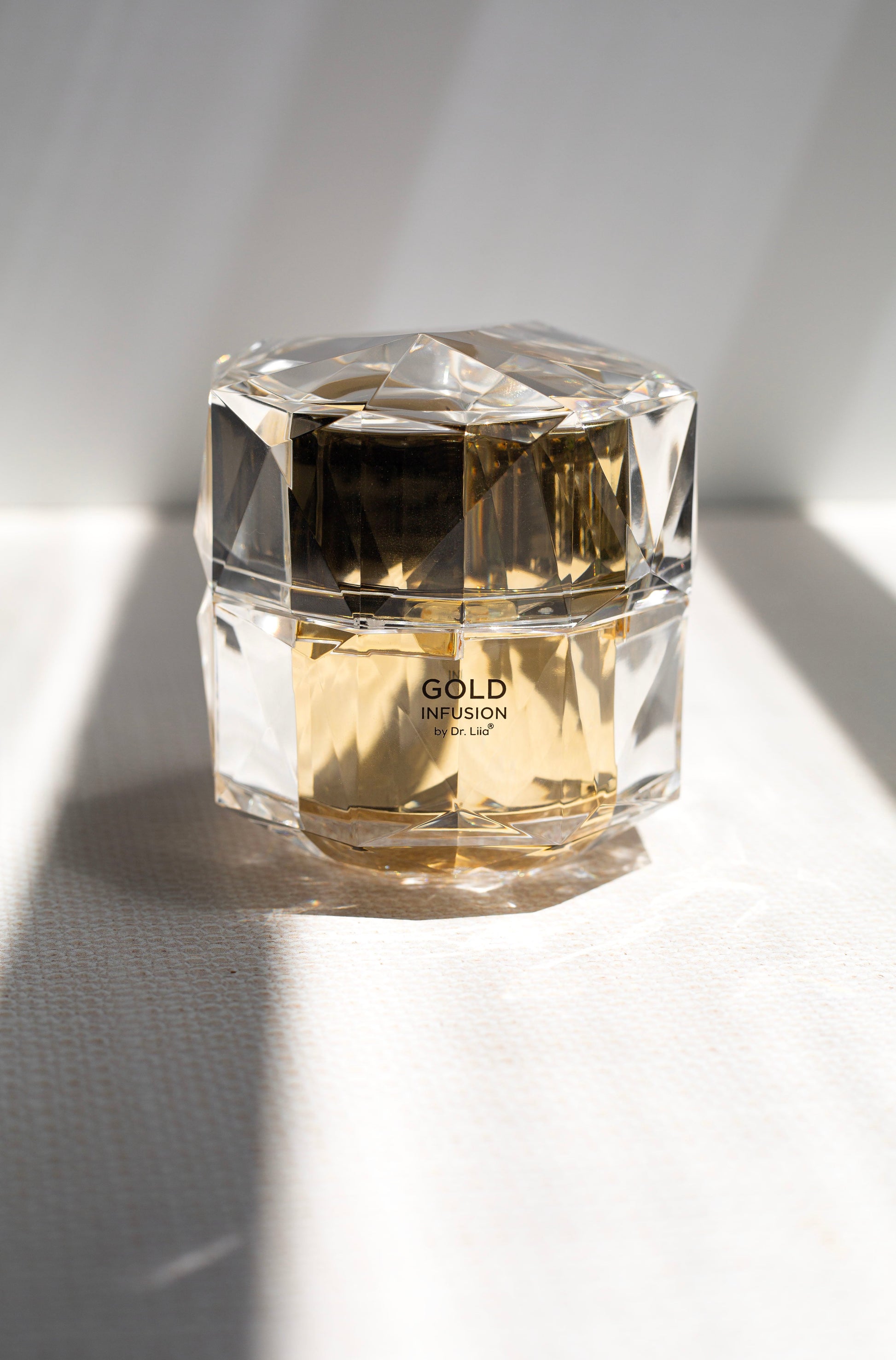 Gold Peptide Moisturizer with Niacinamide and Ceramide - Concordia Style Boutique