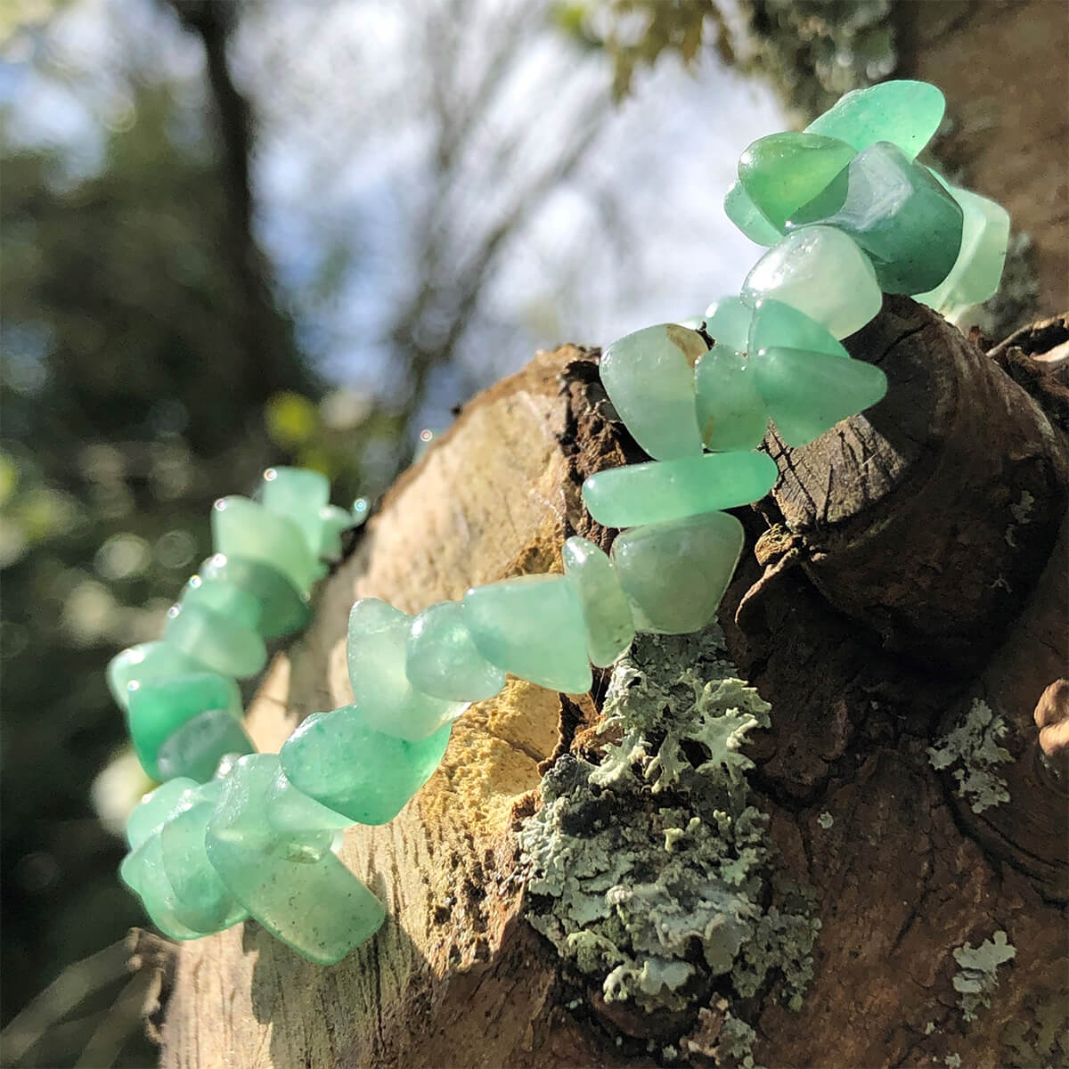 NATURAL CRYSTAL CHIP BRACELET (ADJUSTABLE) - Concordia Style Boutique