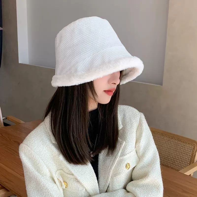 Anne Winter Bucket Hat in White