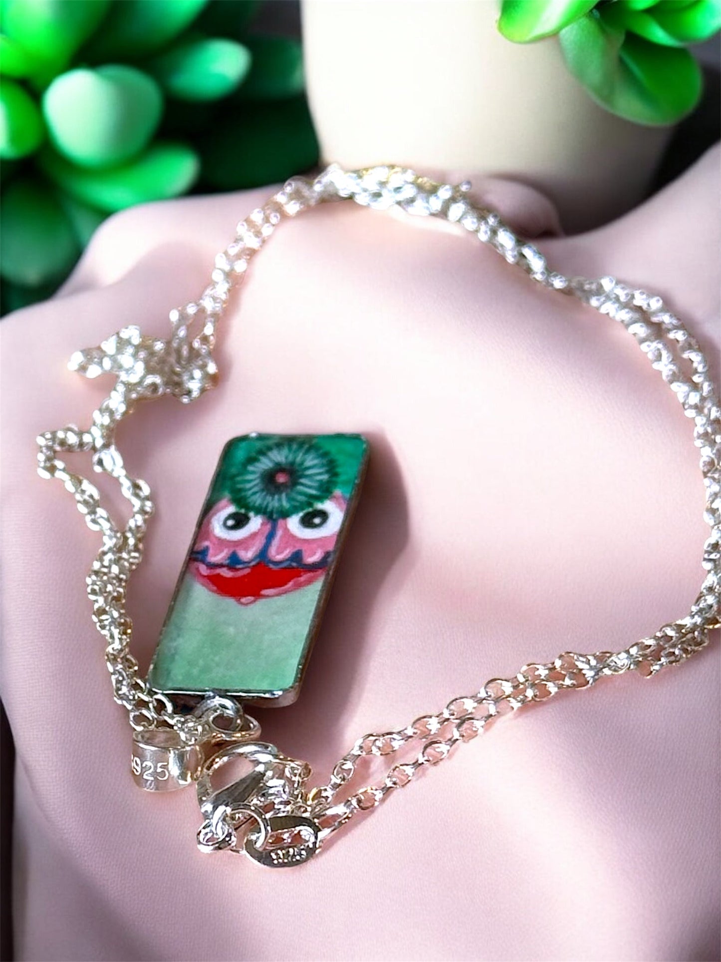 Large Peeking Phanatic Pendant Necklace