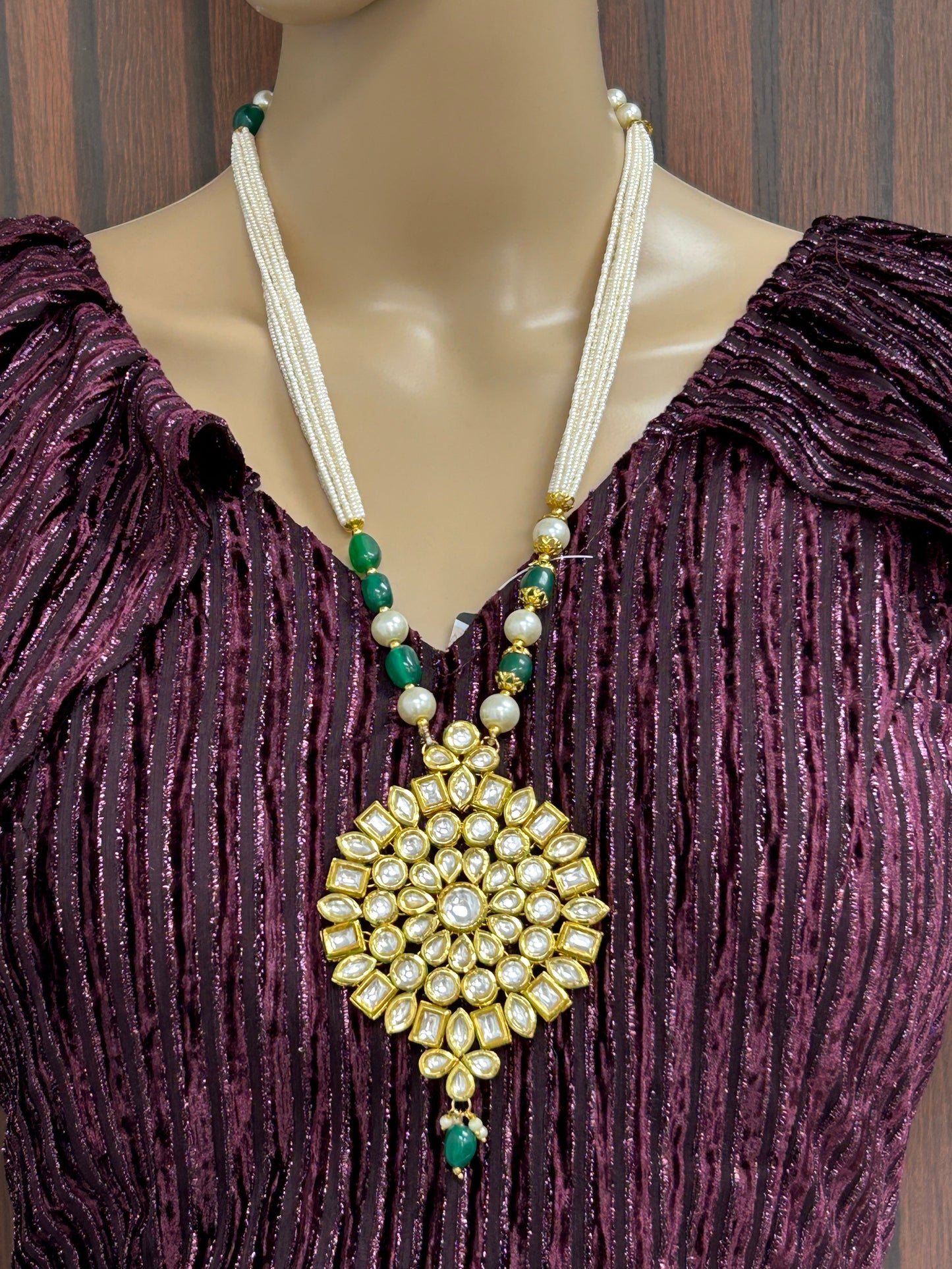 Big pendant kundan necklace