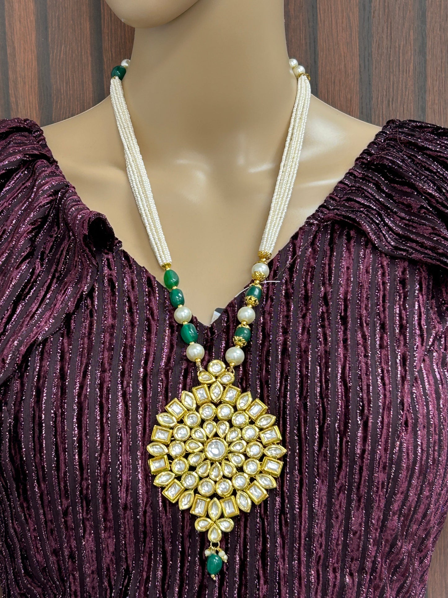 Big pendant kundan necklace