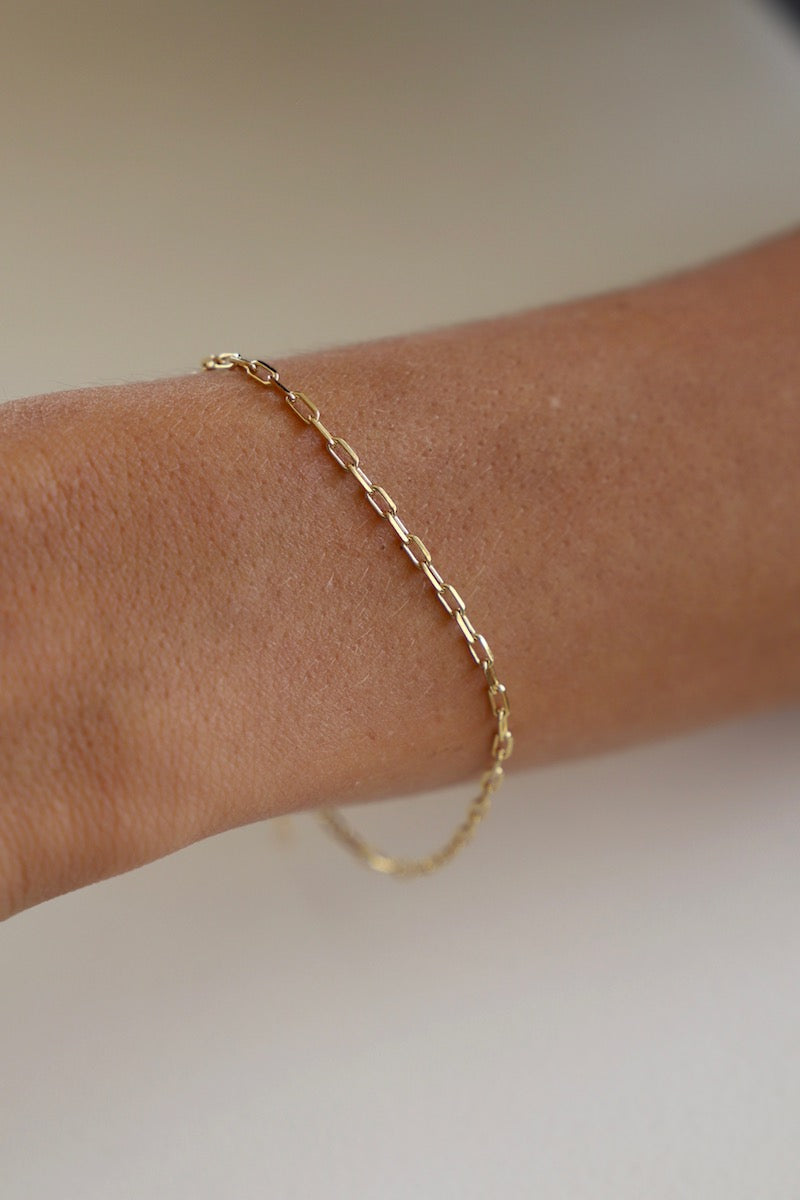 MINIATURE PAPERCLIP CHAIN BRACELET - Concordia Style Boutique