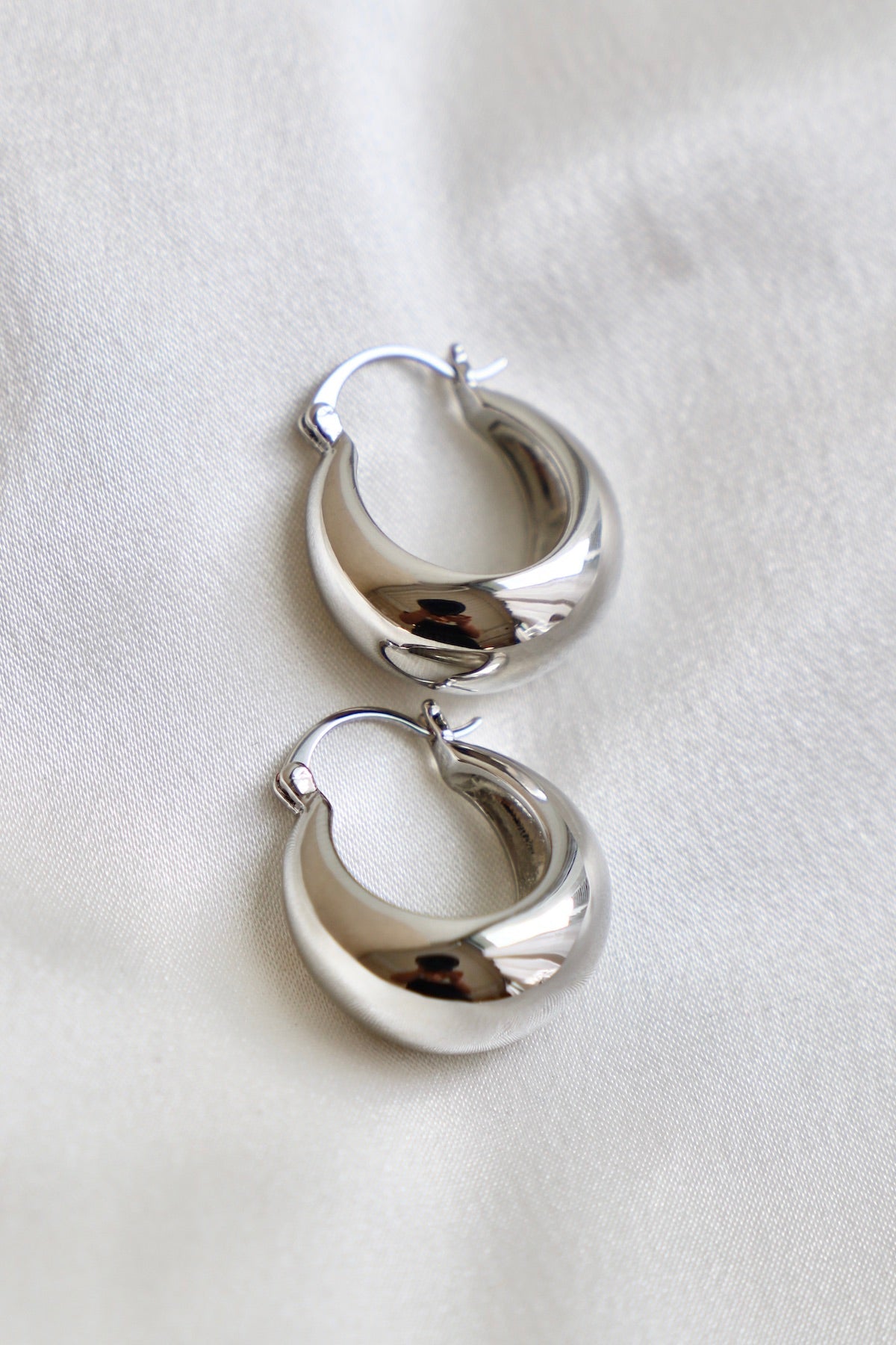 SILVER COCO CHUNKY HOOP EARRINGS - Concordia Style Boutique