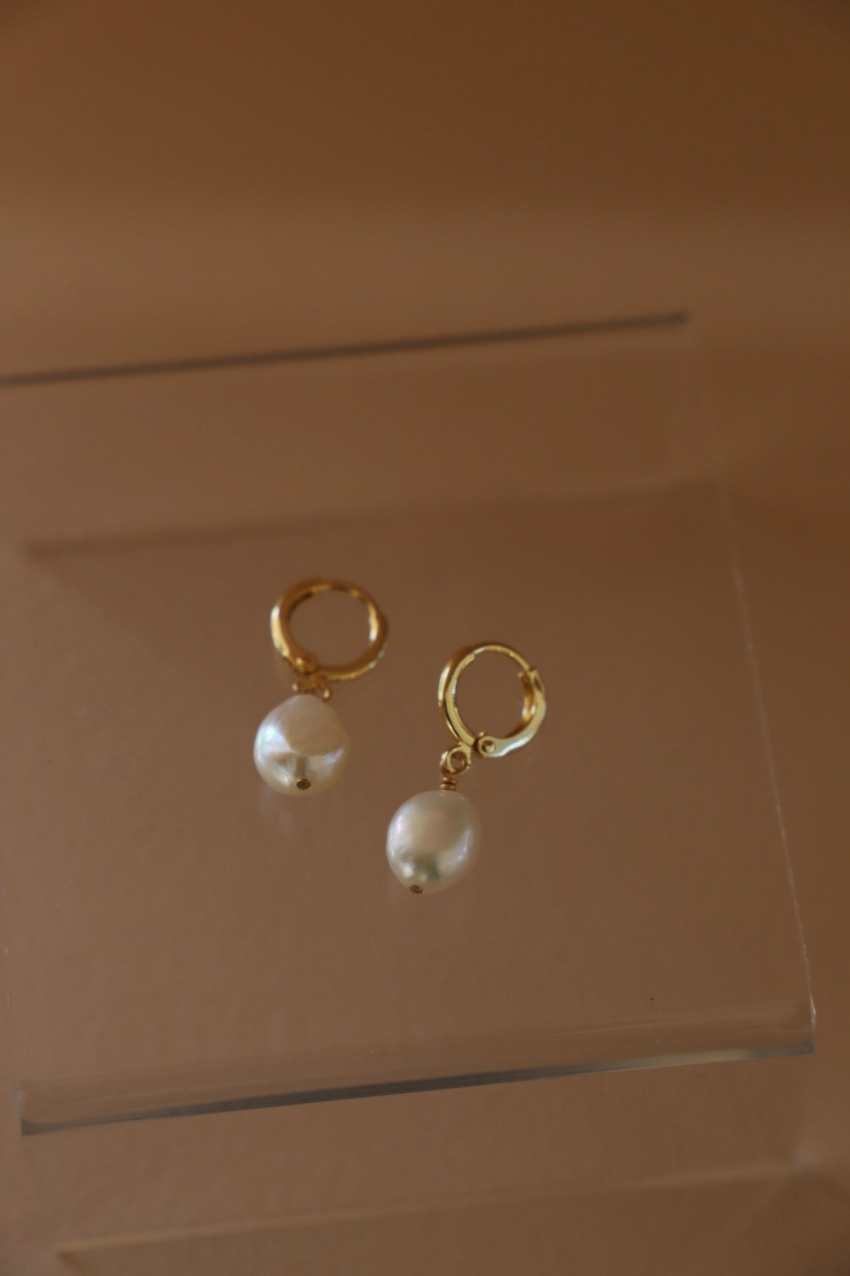 KESHI PEARL NUGGET HUGGIES - Concordia Style Boutique