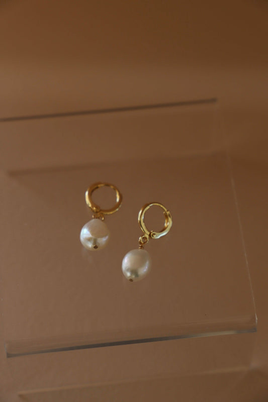 KESHI PEARL NUGGET HUGGIES - Concordia Style Boutique