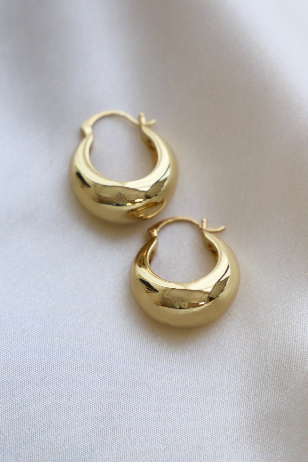 COCO CHUNKY HOOP EARRINGS - Concordia Style Boutique