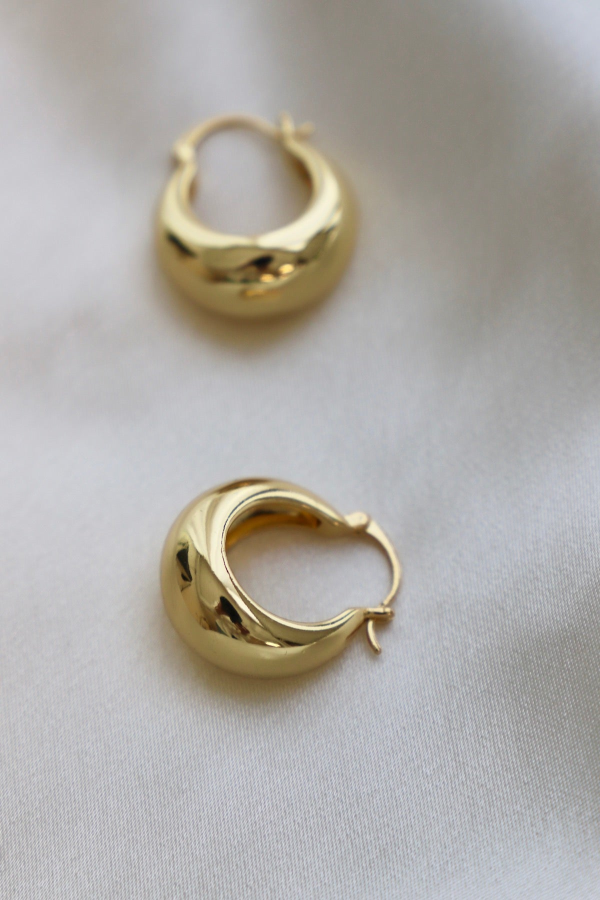 COCO CHUNKY HOOP EARRINGS - Concordia Style Boutique