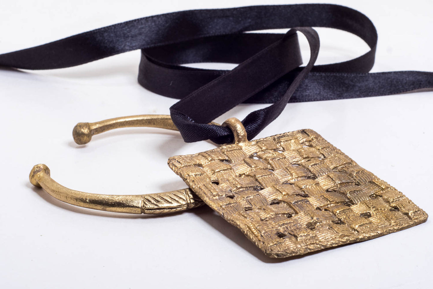 Basket weave pendant