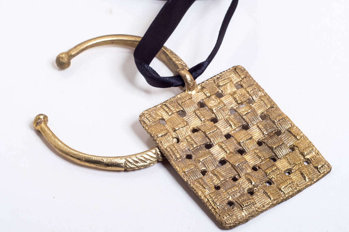 Basket weave pendant