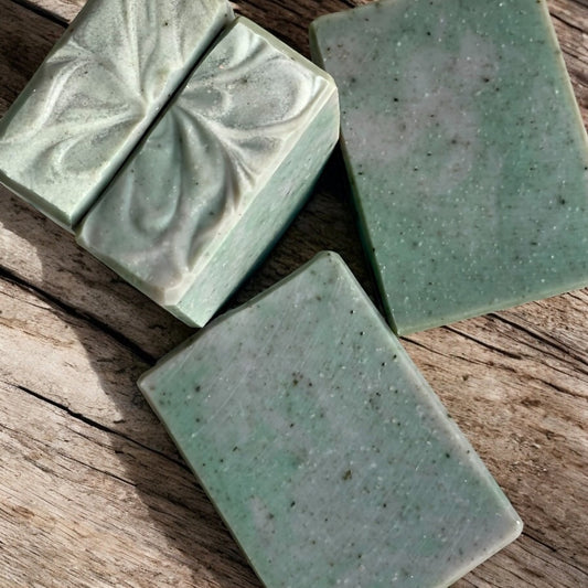 The Woodsman (Tobacco, Bay Leaf, Nettle & Oatmeal) - Concordia Style Boutique