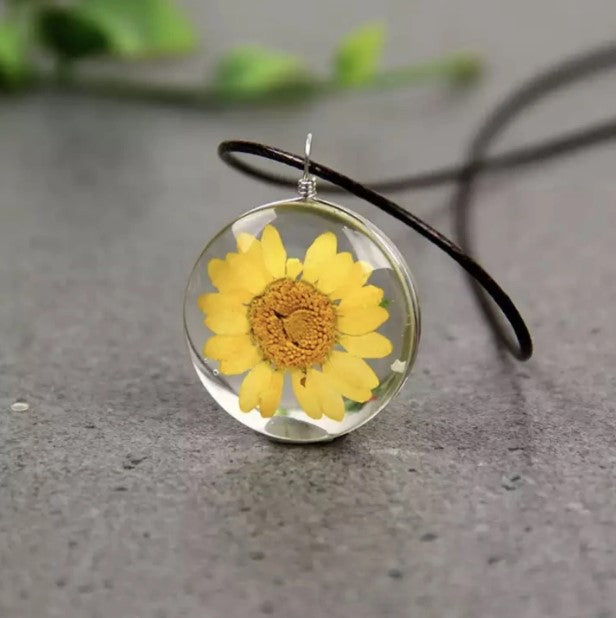 GLASS FLOWER PENDANT - Concordia Style Boutique