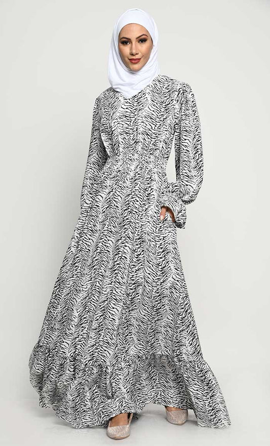 Basic Crepe Fabric Abaya with V-Neck and Pleated Bottom