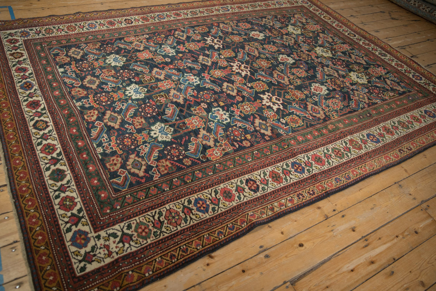 6.5x9 Antique Mahal Carpet