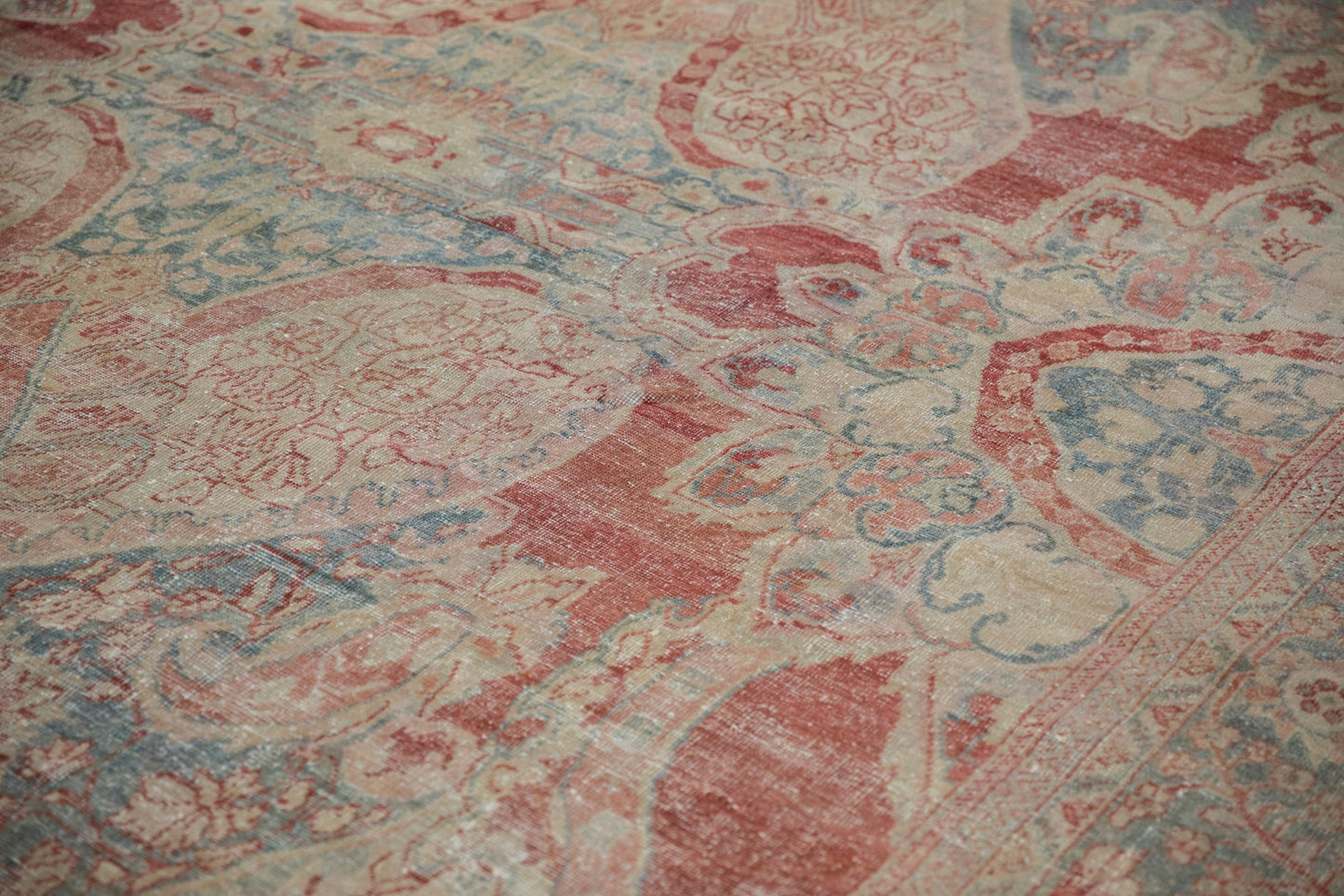 10.5x17.5 Vintage Distressed Mahal Carpet