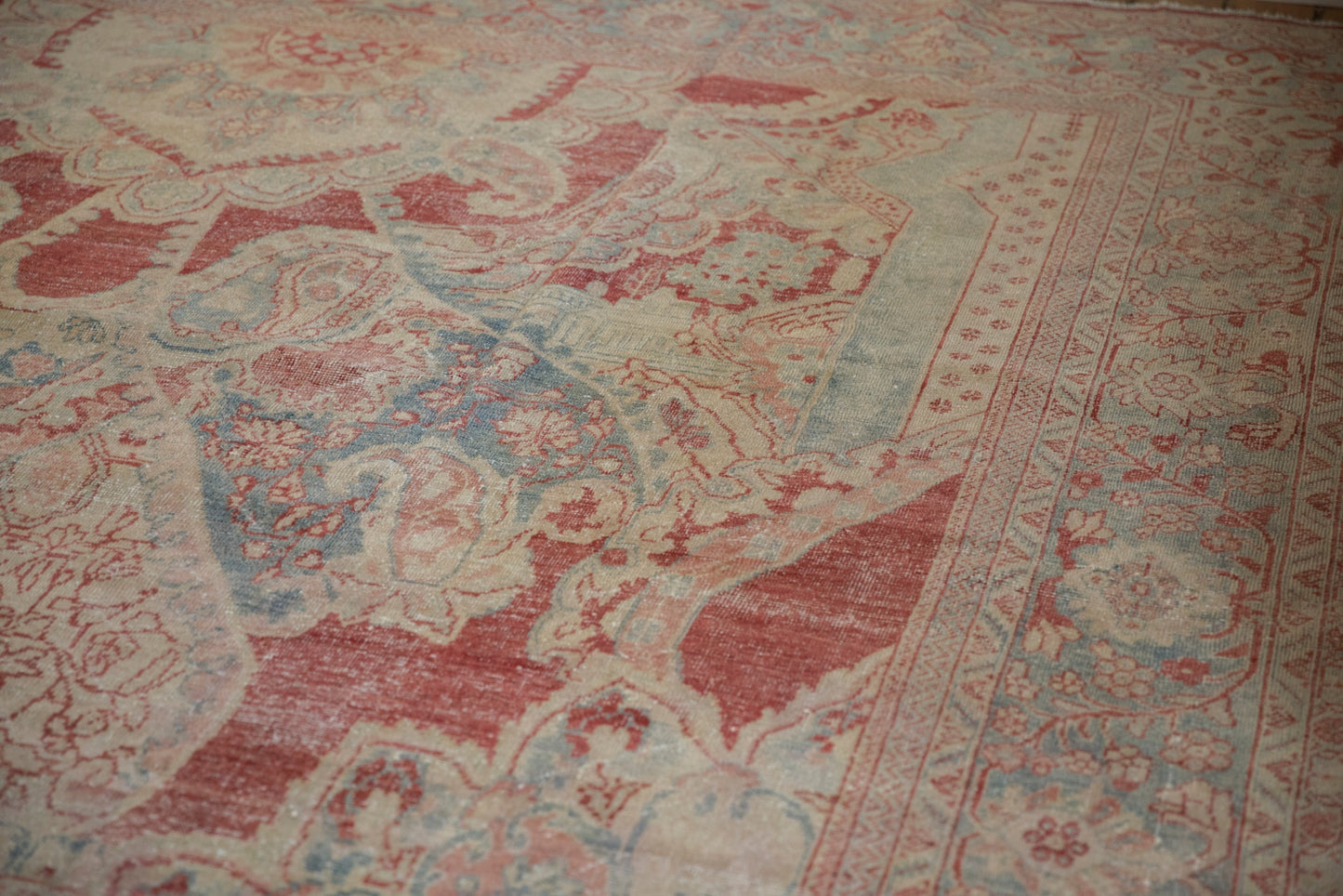 10.5x17.5 Vintage Distressed Mahal Carpet