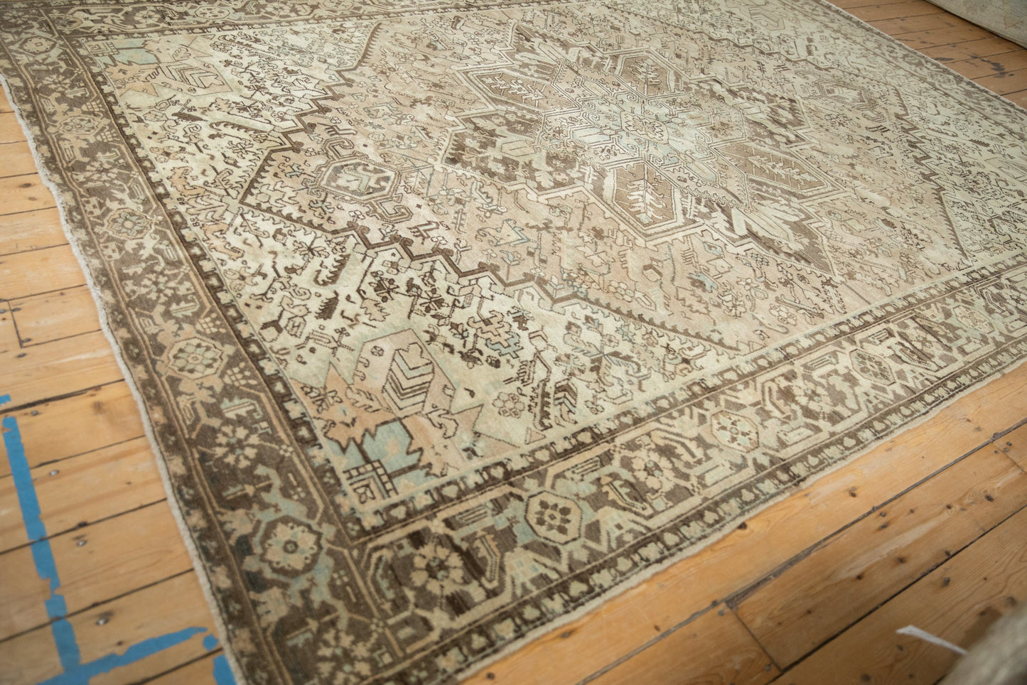 8x11 Vintage Distressed Mehrivan Carpet