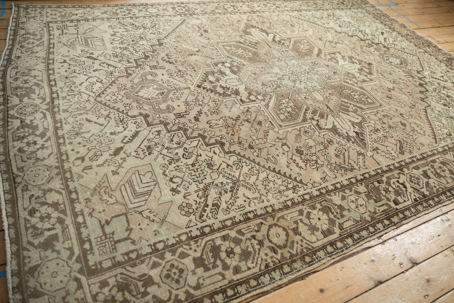 8x11 Vintage Distressed Mehrivan Carpet