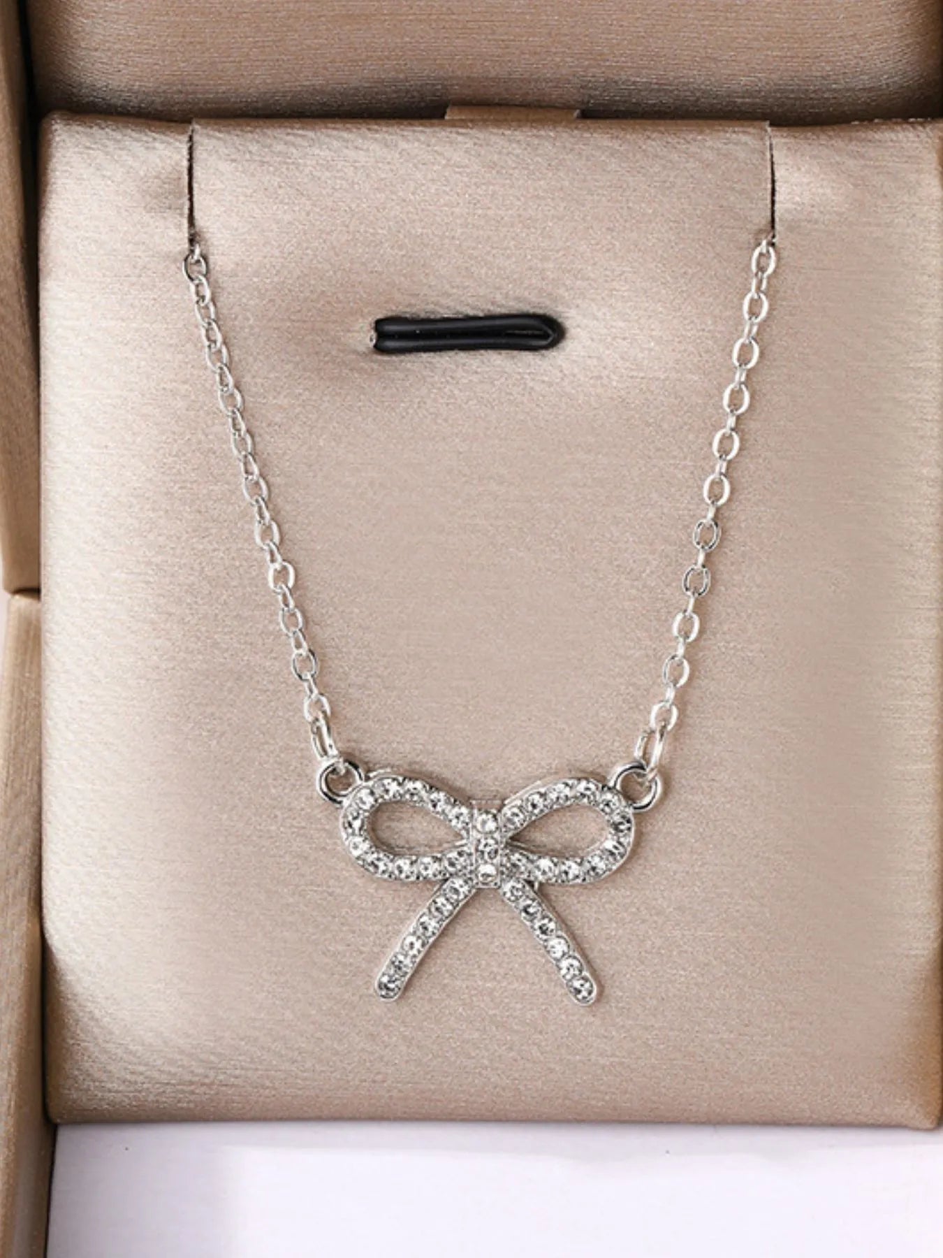 The GlimmerKnot Necklace