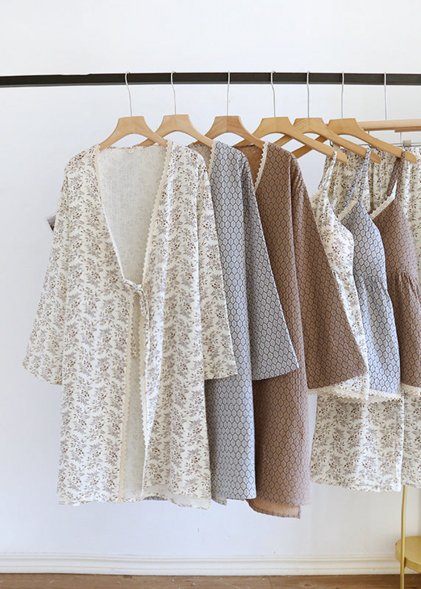 Floral V Tank and Long Pants with Cardigan Cotton Pajama Set / Blue