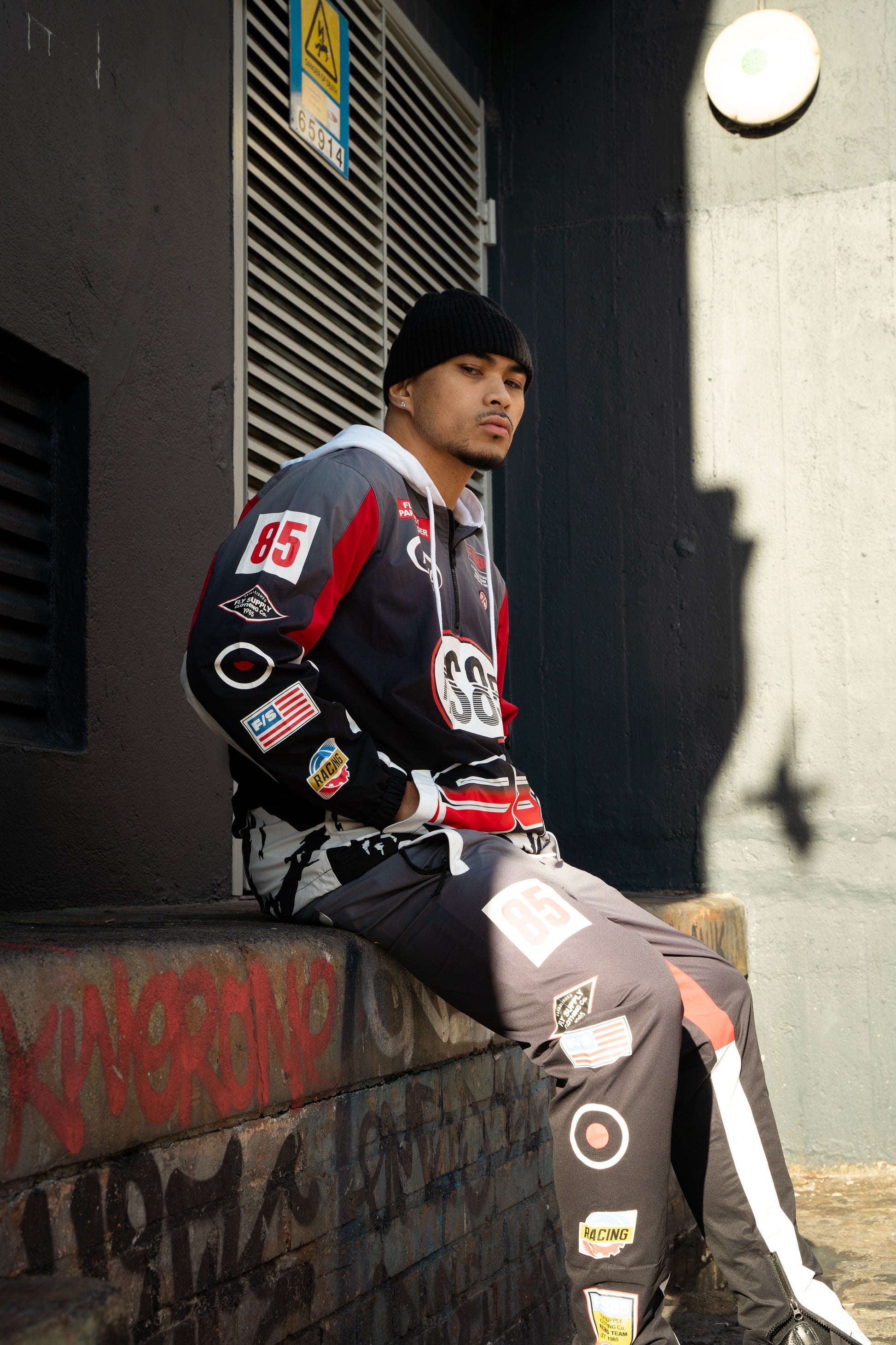 Paperchaser Windbreaker Pullover (Black) - Concordia Style Boutique