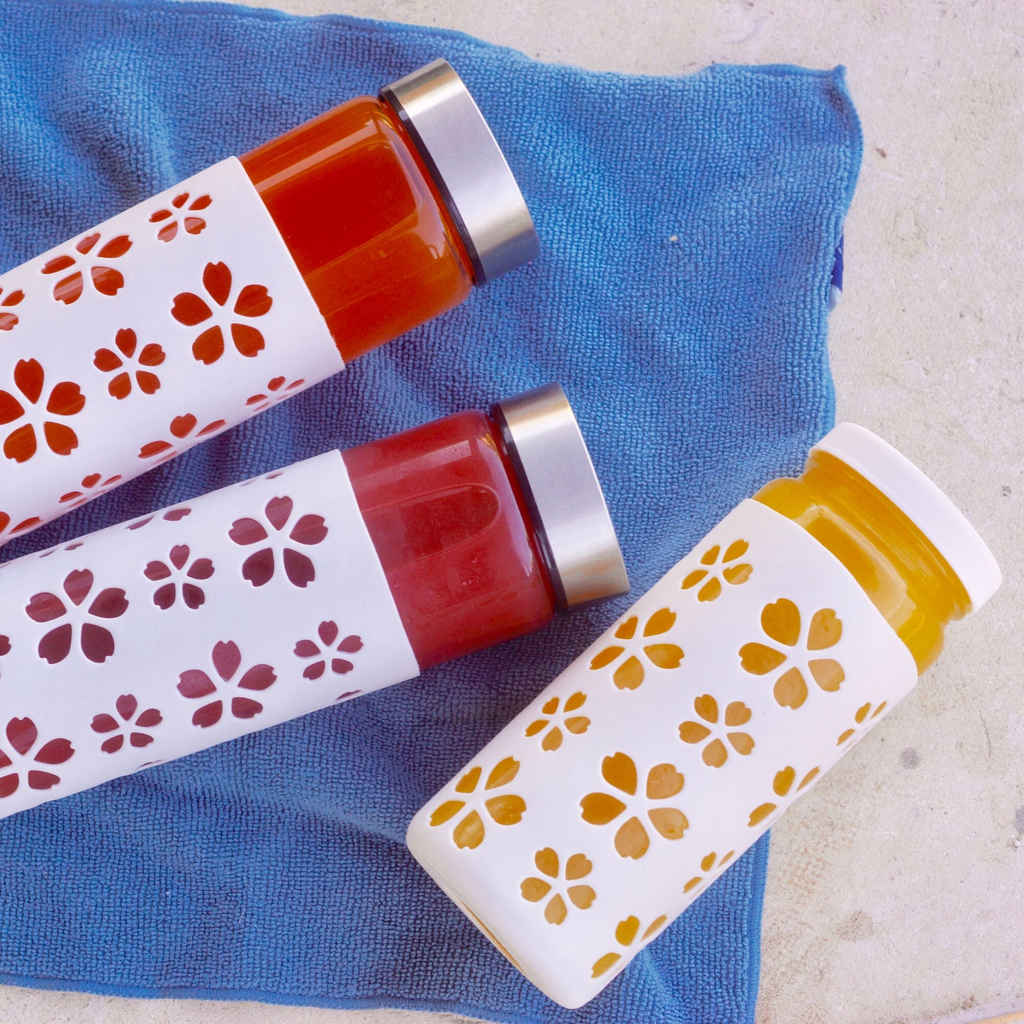 Flower Petals Silicone Protective Bottle Sleeves Set, for 16oz Bottles (White)