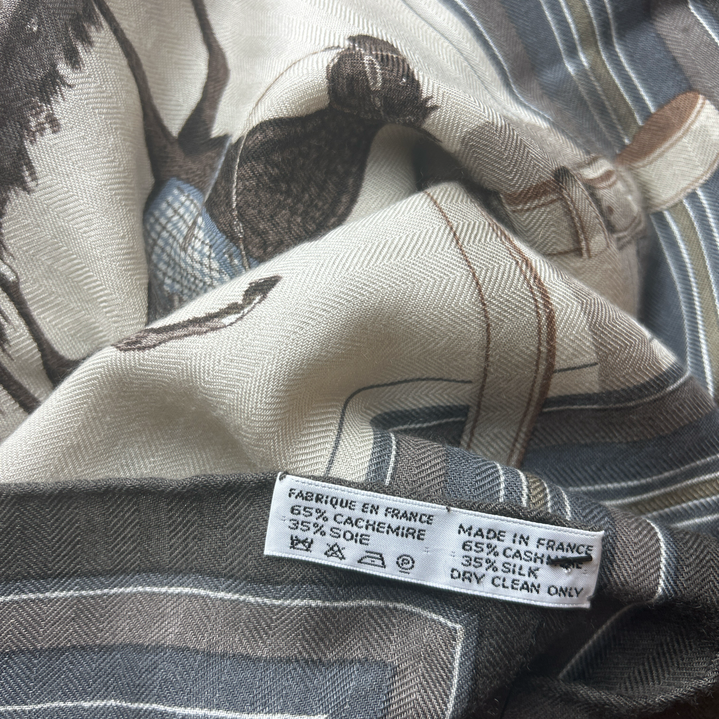 Couvertures et Tenues du Jour Vintage Silk & Cashmere Scarf Wristlet Bag