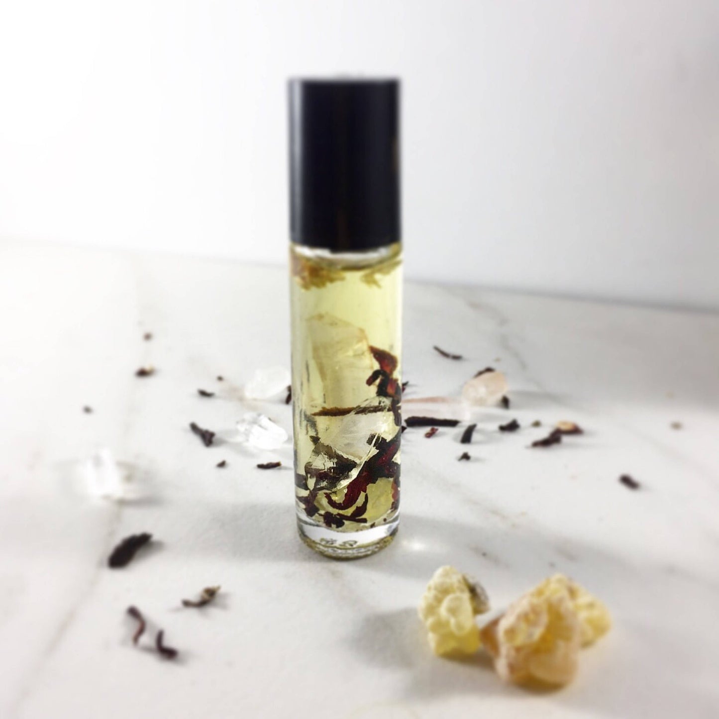 Essential Oil Blend with Crystals Frankincense and Palo Santo / Spirit Oil / Magic Oil Blend / Organic Meditation Blend / Spiritual Oil - Concordia Style Boutique
