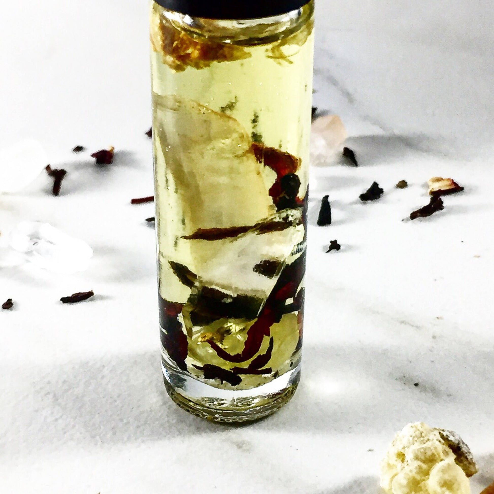 Essential Oil Blend with Crystals Frankincense and Palo Santo / Spirit Oil / Magic Oil Blend / Organic Meditation Blend / Spiritual Oil - Concordia Style Boutique