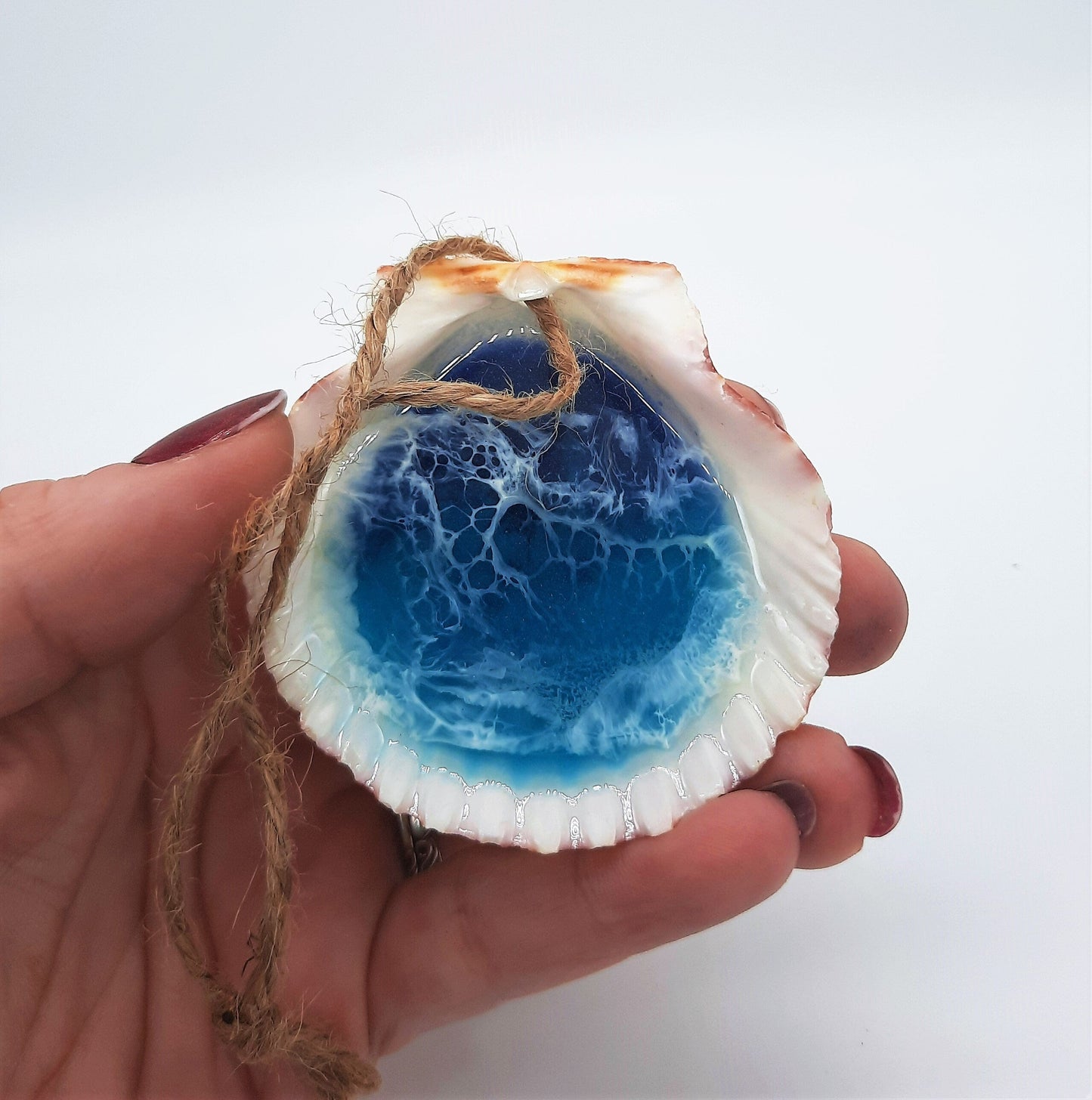 Resin Seascape Scallop Seashell Ornament