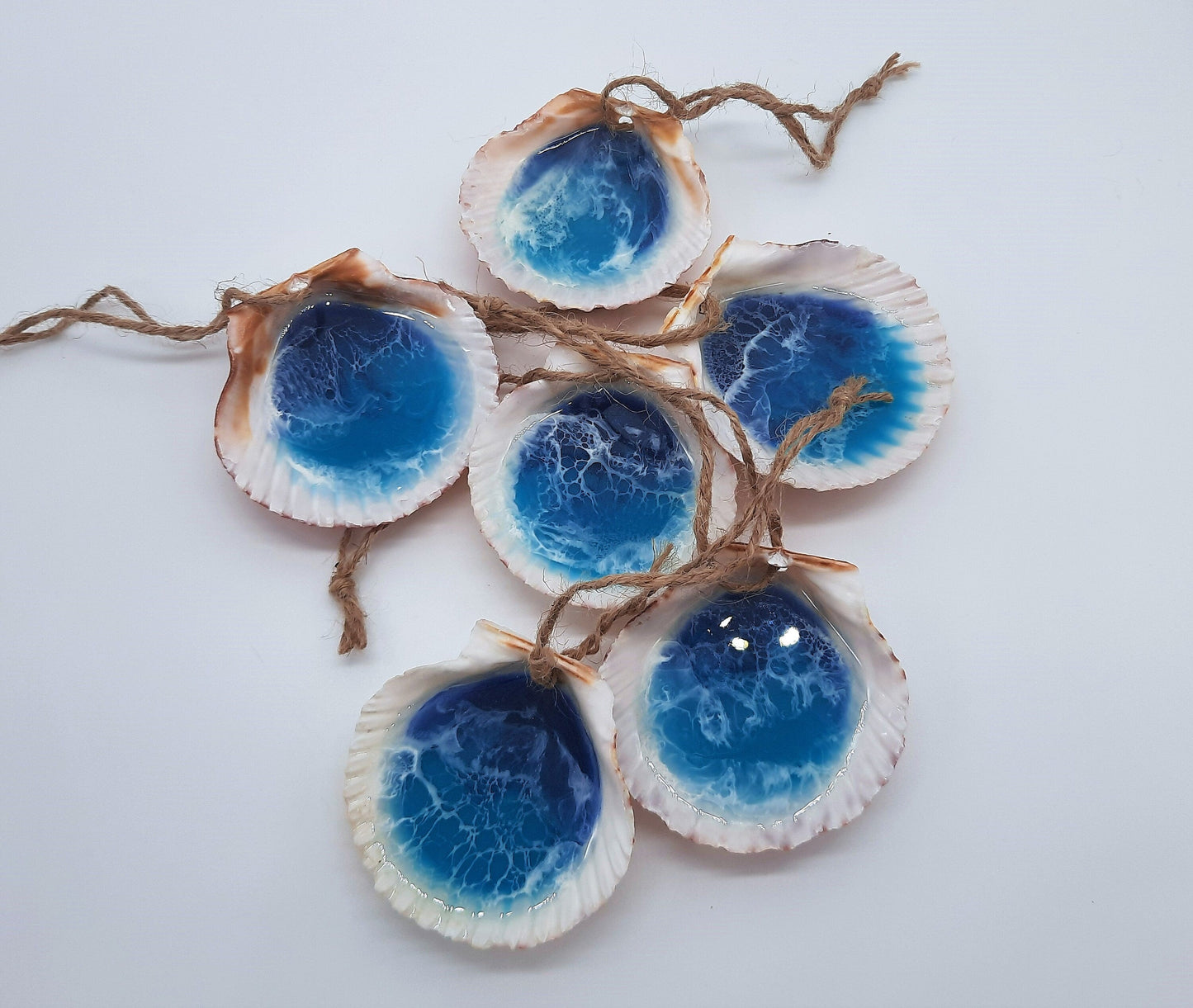 Resin Seascape Scallop Seashell Ornament