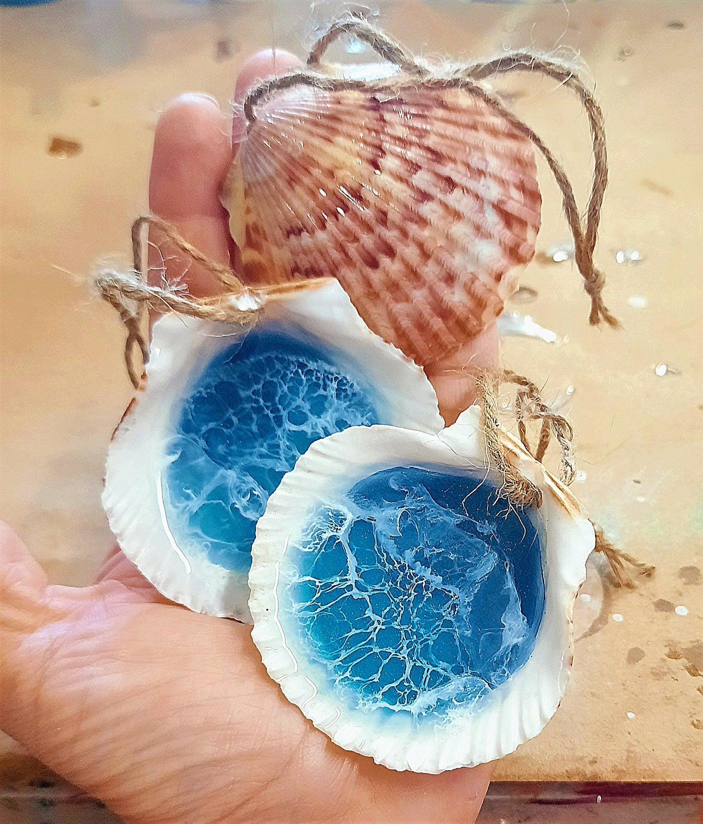 Resin Seascape Scallop Seashell Ornament