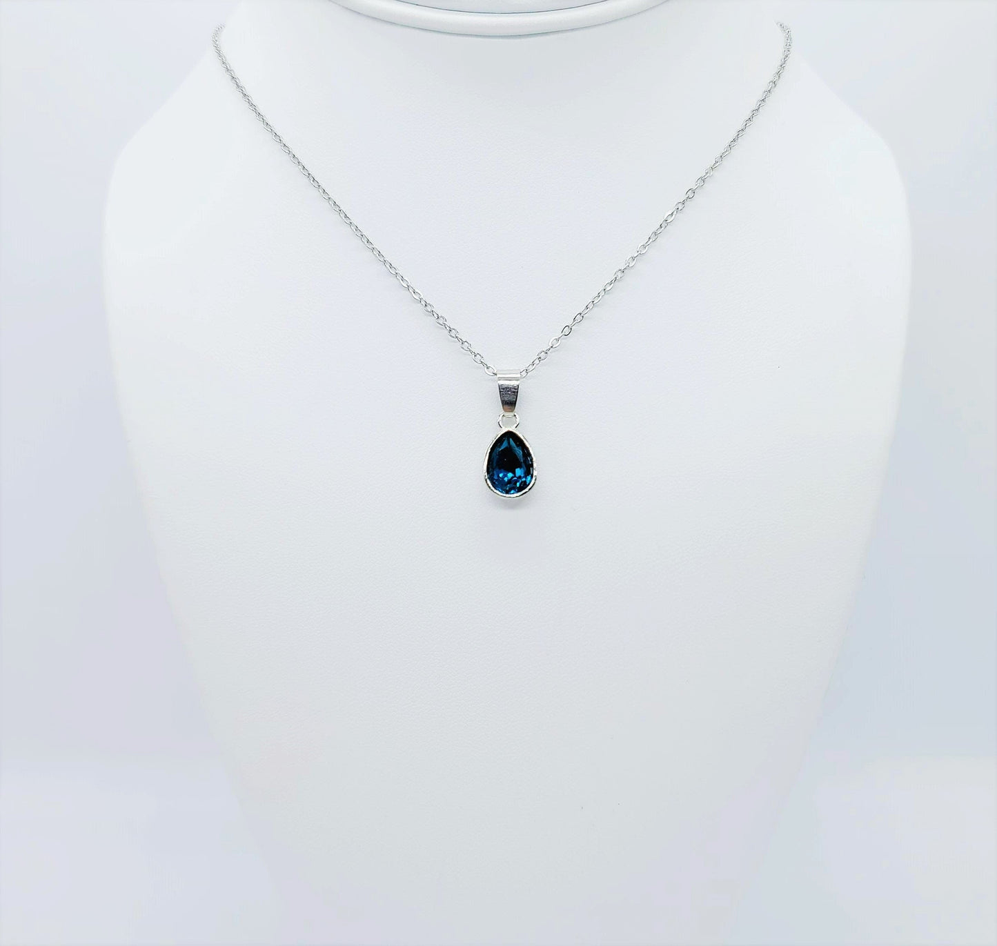 Multifaceted Teardrop Pendant Necklace