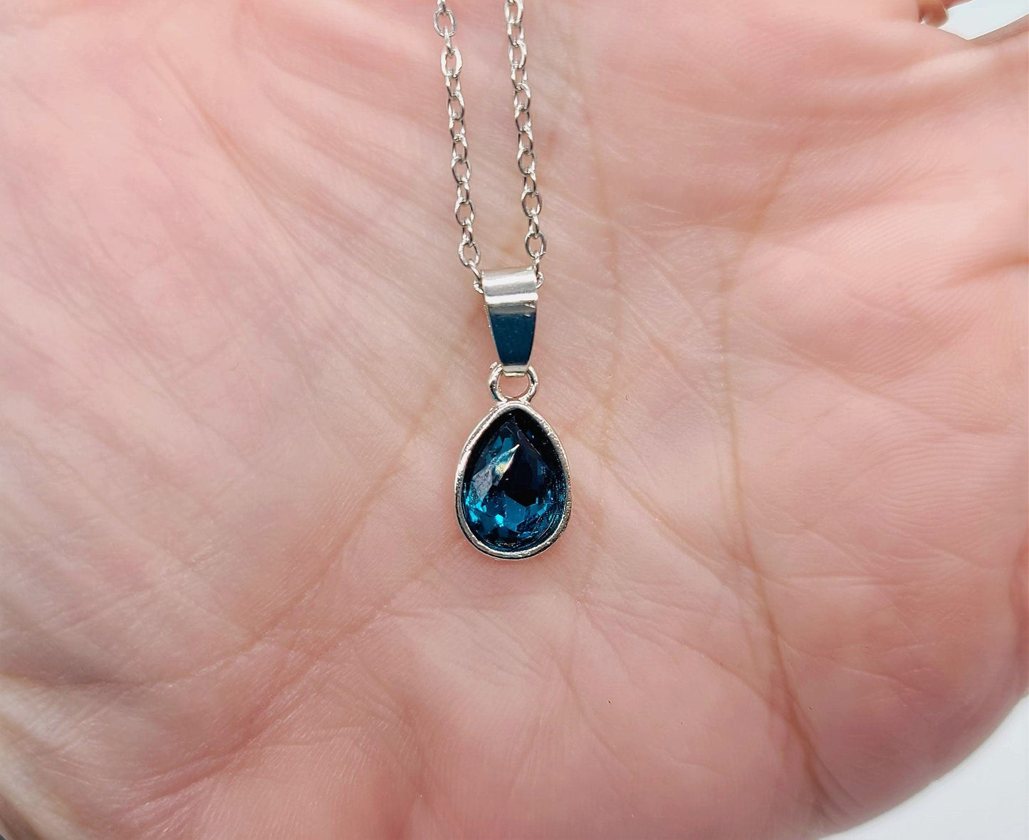 Multifaceted Teardrop Pendant Necklace