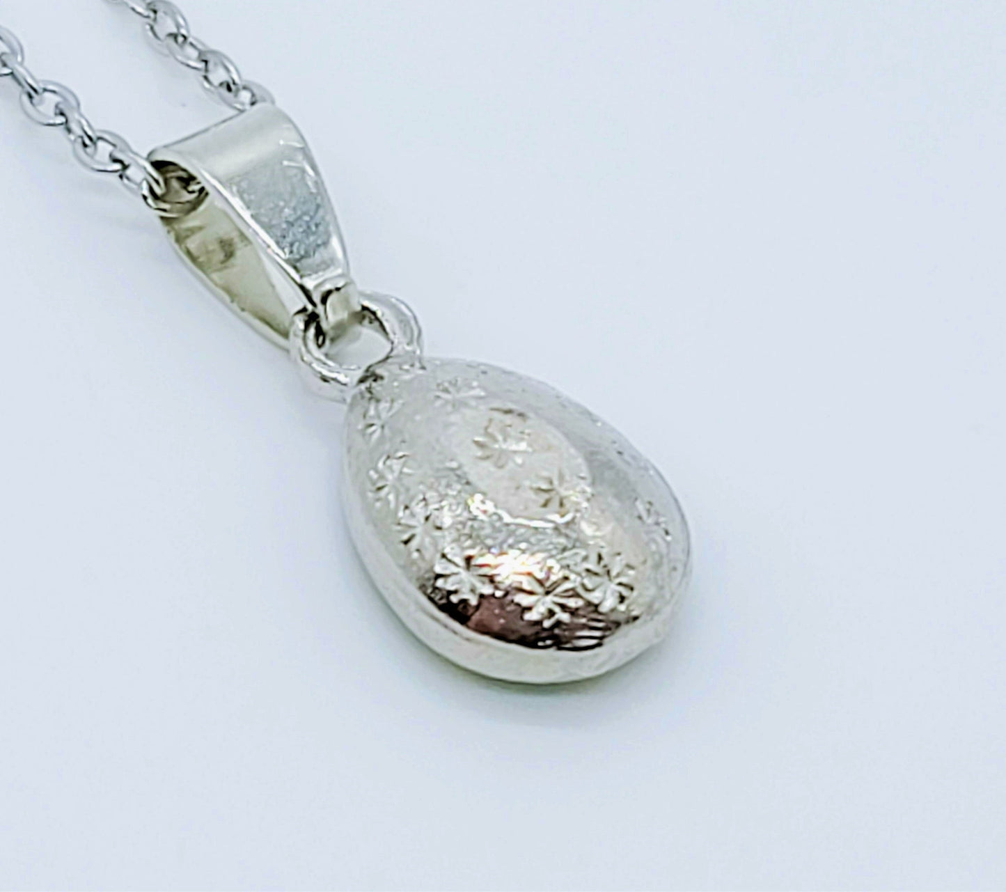 Multifaceted Teardrop Pendant Necklace