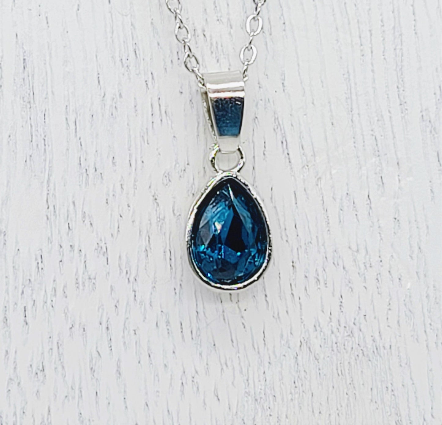 Multifaceted Teardrop Pendant Necklace