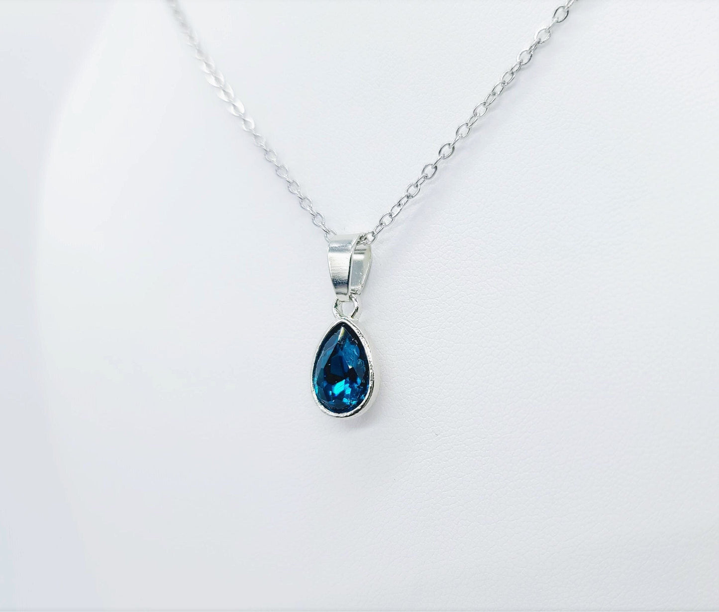 Multifaceted Teardrop Pendant Necklace