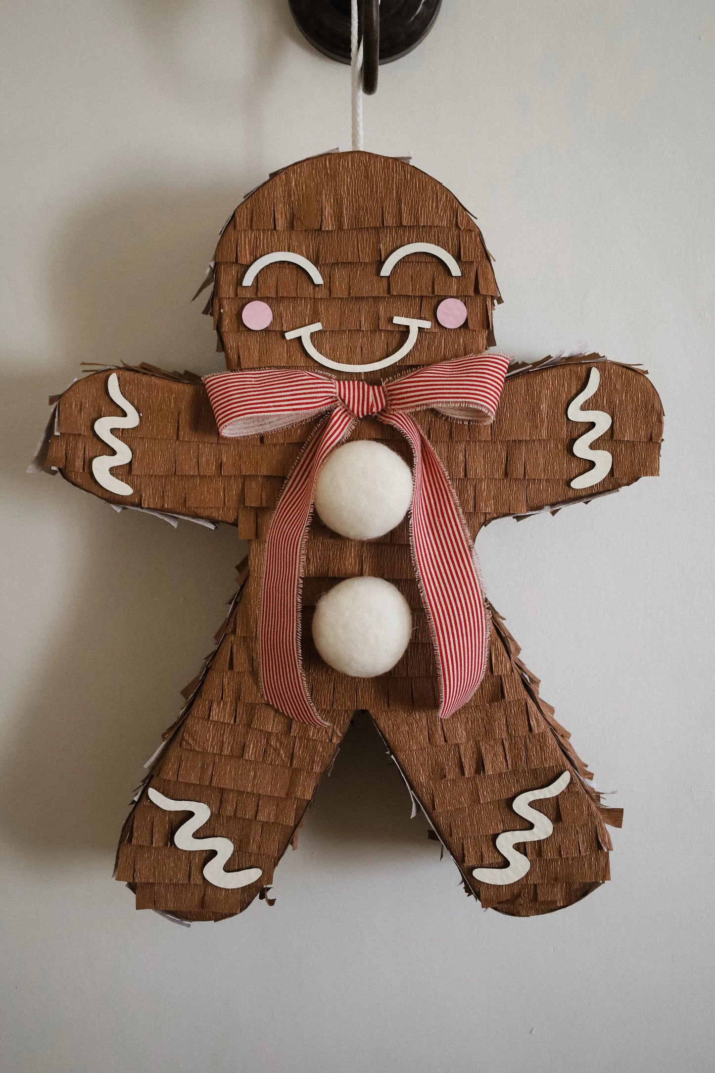 🍪 Gingerbread Man Piñata – Handmade Christmas Party Decoration & Candy Holder