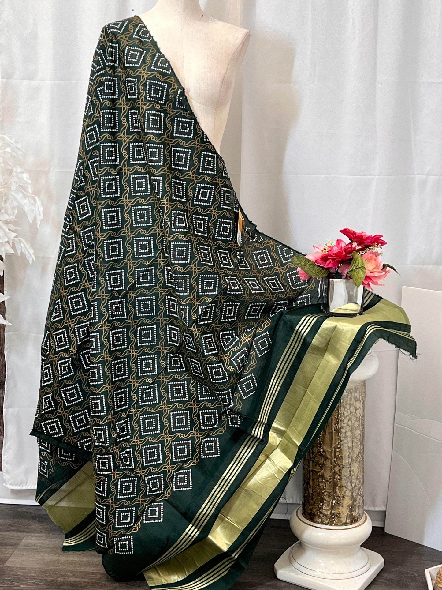 Cotton bandhani dupatta with lagdi patta