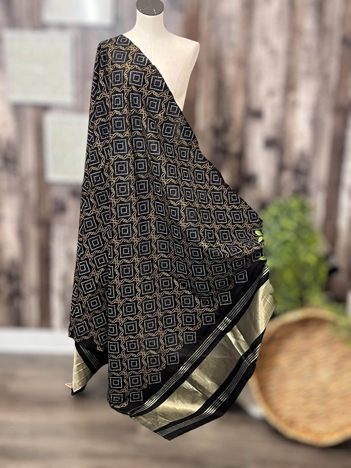 Bandhani print dupatta