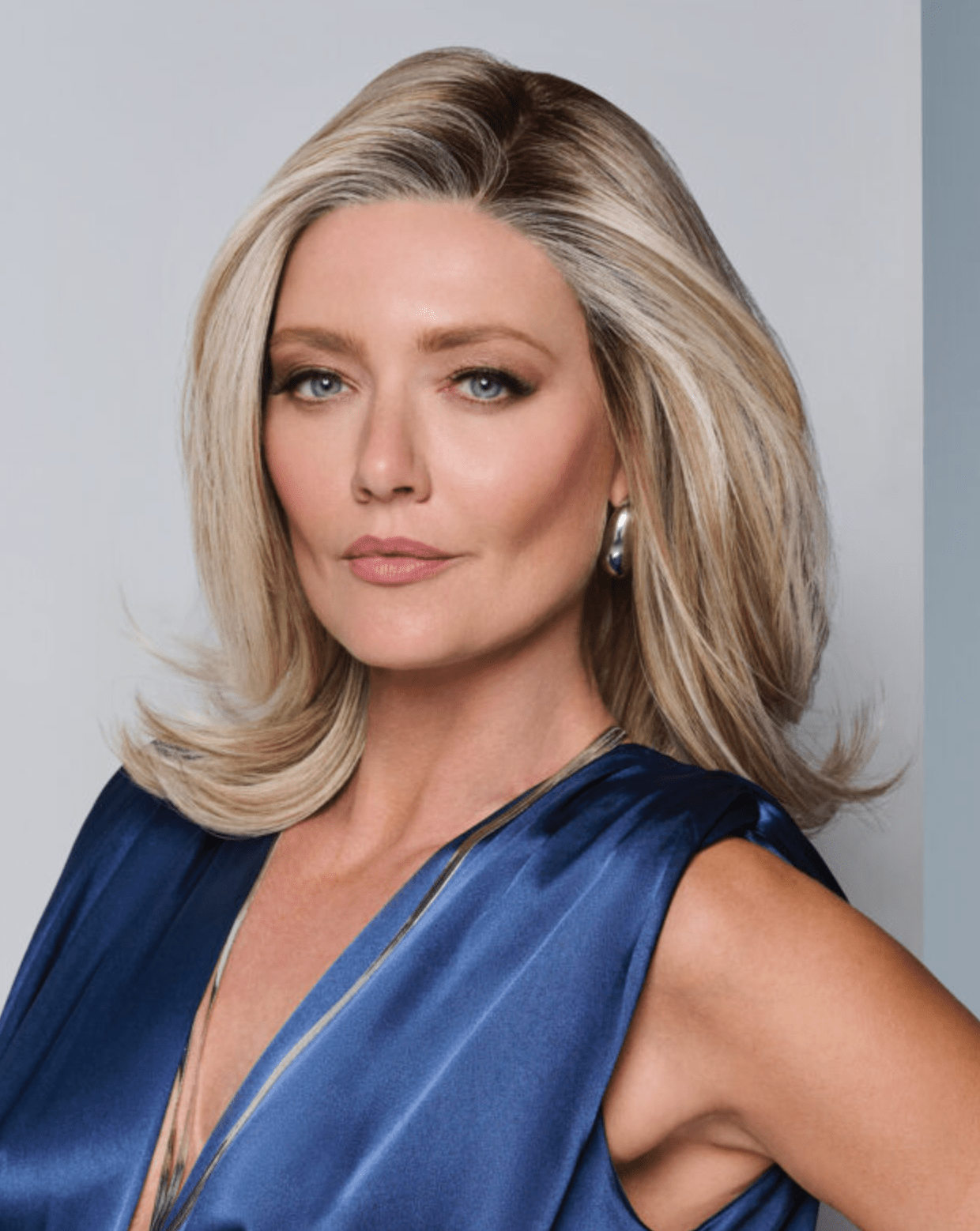 Raquel Welch Sheer Luxury Collection, Showrunner Mid-Length Layered Wig with Feather Lite Fiber Luxlite Cap Ll, Average RL13/88 golden pecan