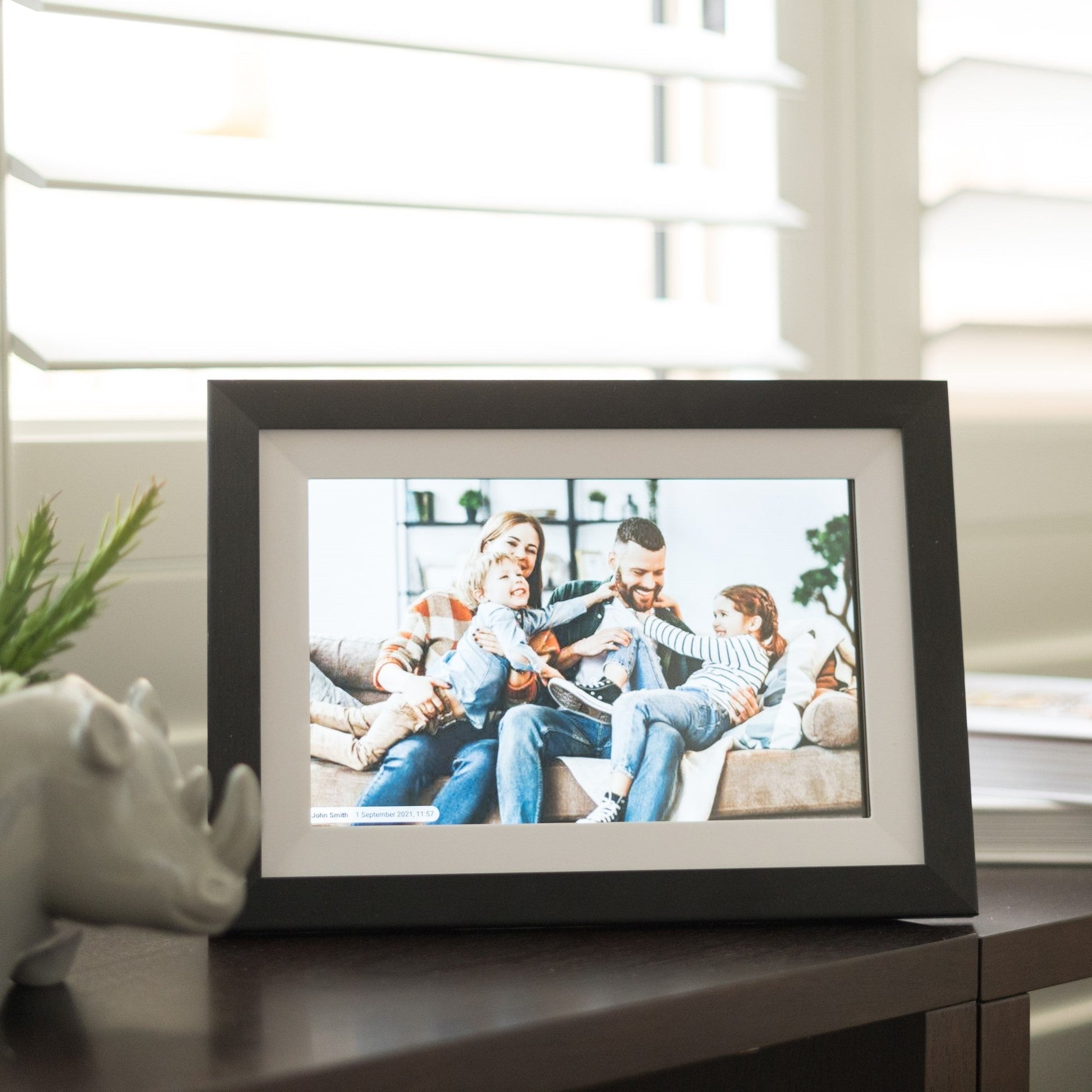 Connected Photo Frame - Concordia Style Boutique