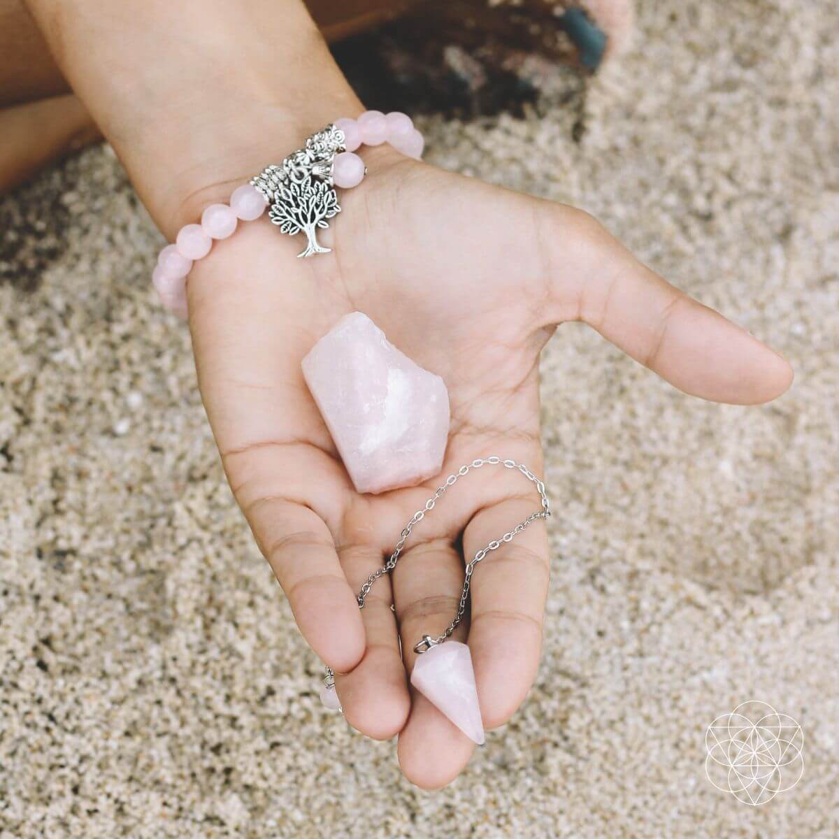 The Rose Quartz Healing Crystal Set - Concordia Style Boutique