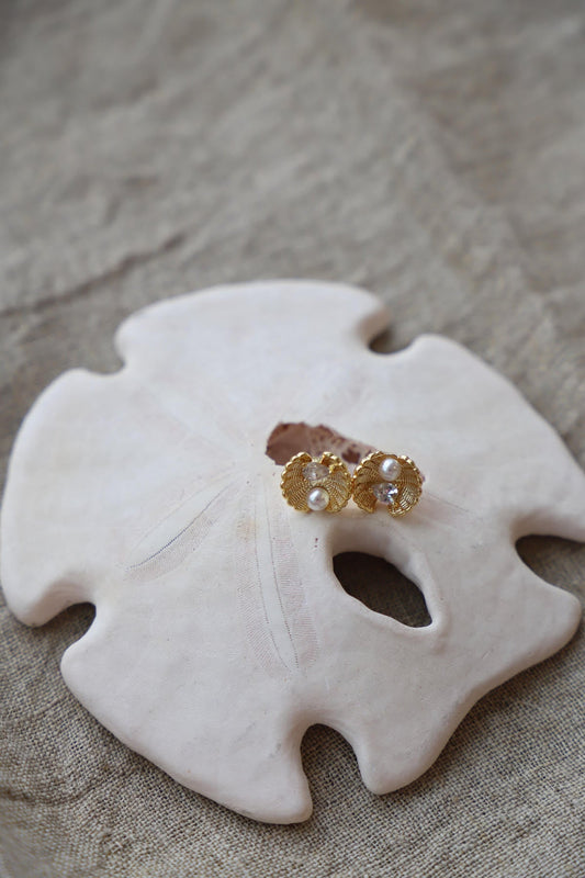 CLAM STUDS - Concordia Style Boutique